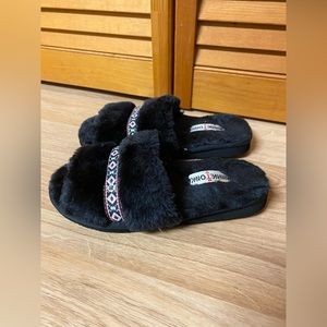 Minnetonka slide slipper